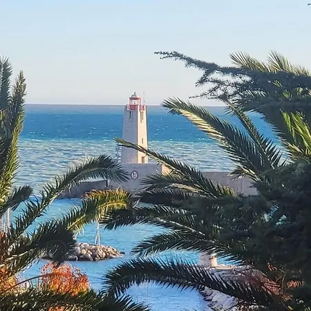Free Parking, Private Bedroom And Bathroom With Seaview *