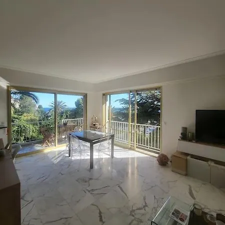 Free Parking, Private Bedroom And Bathroom With Seaview Homestay